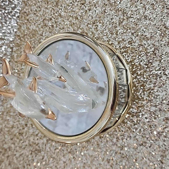 Blown Glass 2 Dolphins Rotating Music Box,Pre-owned. - Picture 8 of 8